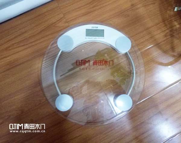 重庆三唐木门：小礼品